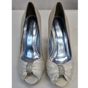Davids Bridal Diana Ivory Satin Peep Toe Rhinestone Bow Pumps Heels 7M 555727